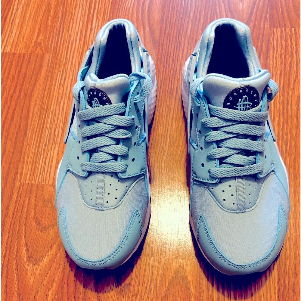 Authentic HUARACHE RUN Size 5.5 Youth Women’s Size 7